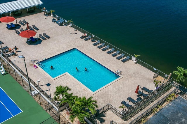 4 of 27 - 2017 S Ocean Dr 1008, Hallandale Beach, FL
