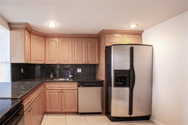 5 of 27 - 2017 S Ocean Dr 1008, Hallandale Beach, FL