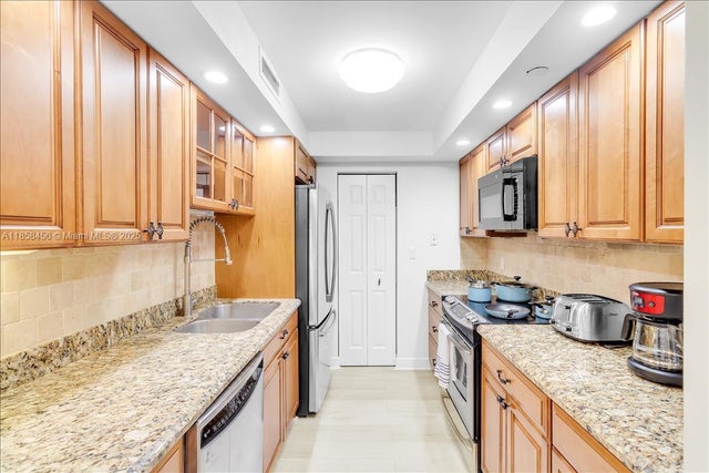 4 of 32 - 3000 N Ocean Dr 3b, Singer Island, FL