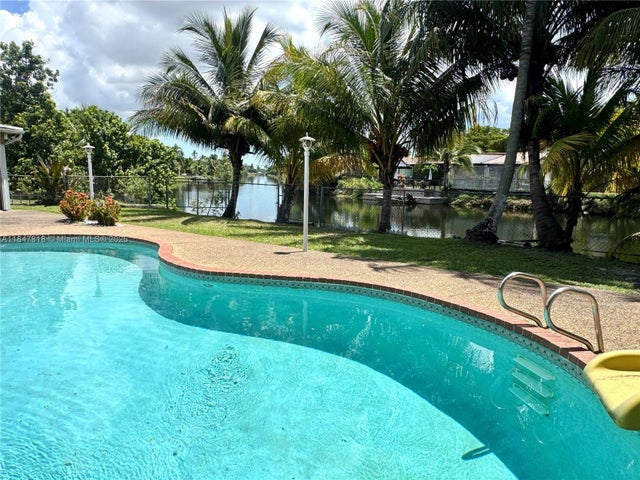 4 of 26 - 10450 Sw 19th St, Miami, FL