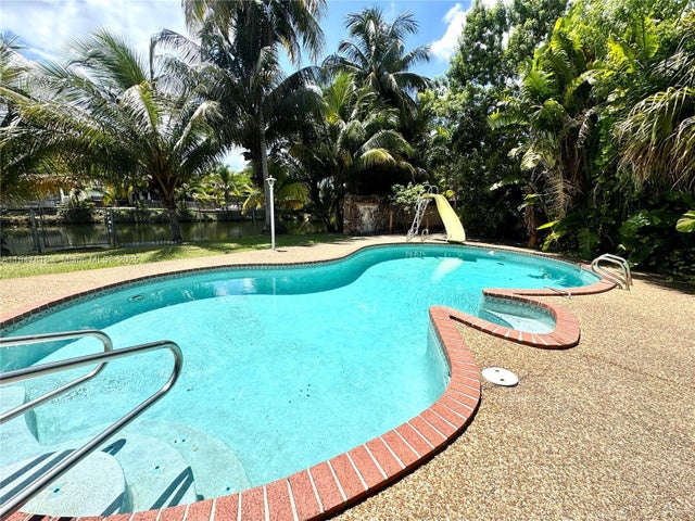 5 of 26 - 10450 Sw 19th St, Miami, FL