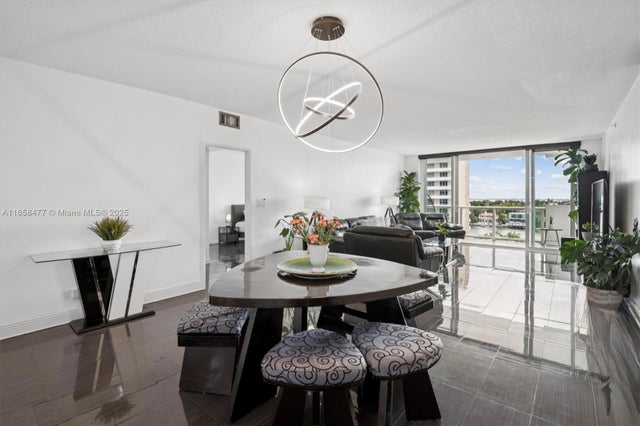 4 of 23 - 5601 Collins Ave 820, Miami Beach, FL