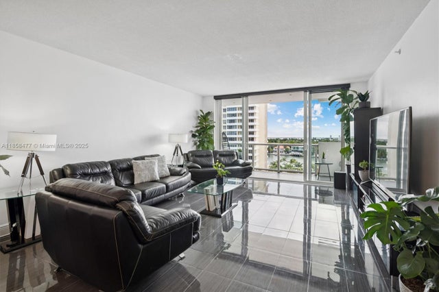 5 of 23 - 5601 Collins Ave 820, Miami Beach, FL