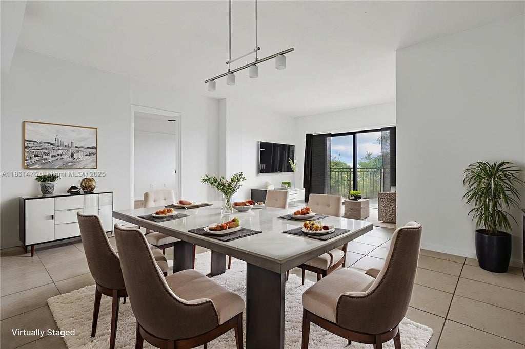 9340 Fontainebleau Blvd W505, Miami