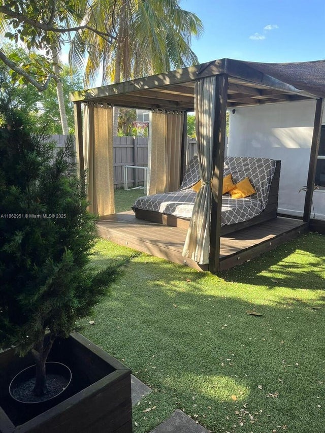 4 of 19 - 1600 Ne 175th St, North Miami Beach, FL