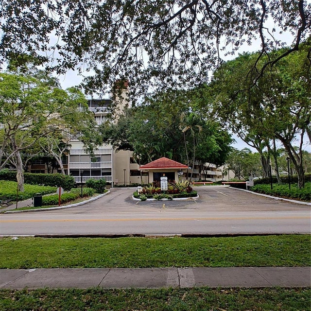 2 of 27 - 7051 Environ Blvd 433, Lauderhill, FL