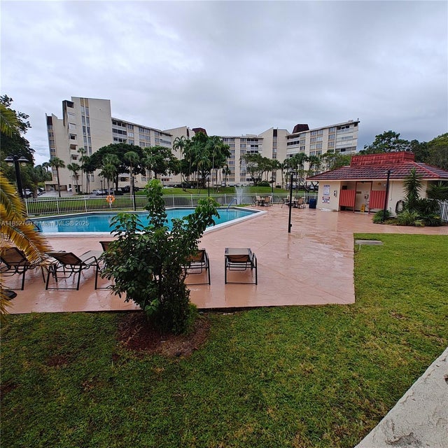 4 of 27 - 7051 Environ Blvd 433, Lauderhill, FL