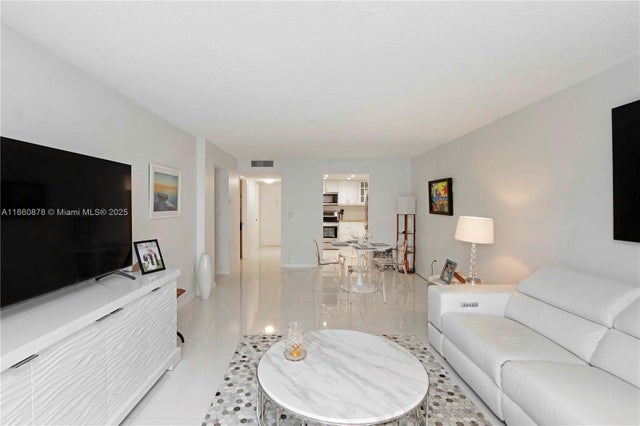 4 of 24 - 210 Sea View Dr 207, Key Biscayne, FL