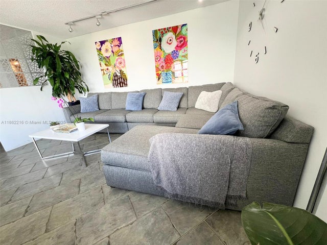 1 of 31 - 2750 Ne 183rd St 2707, Aventura, FL