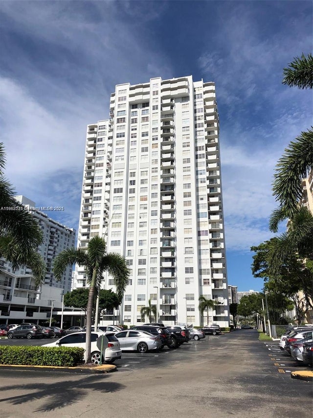 4 of 31 - 2750 Ne 183rd St 2707, Aventura, FL