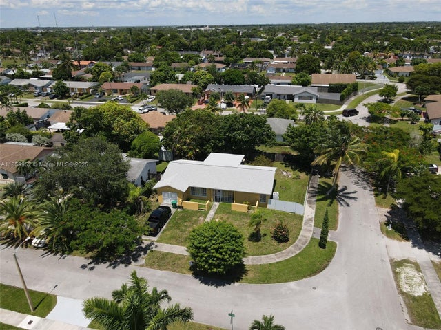 4 of 25 - 11011 Sw 162nd Ter, Miami, FL