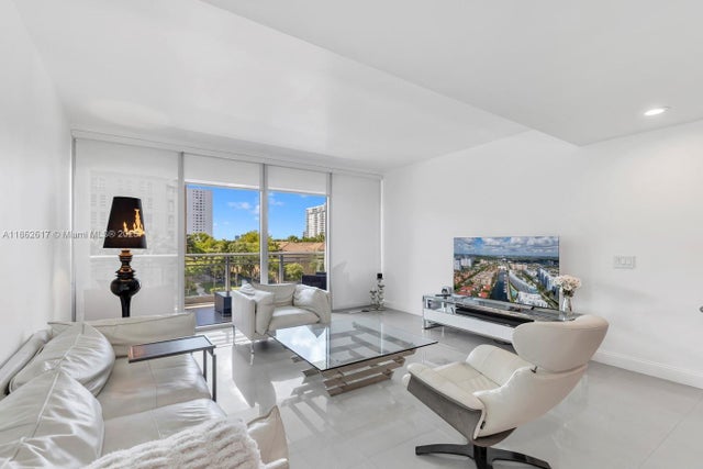 3 of 45 - 2950 Ne 188th St 315, Aventura, FL