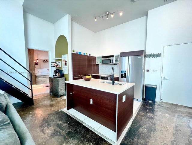 2 of 24 - 1900 N Bayshore Dr 909, Miami, FL