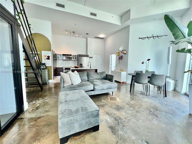 5 of 24 - 1900 N Bayshore Dr 909, Miami, FL