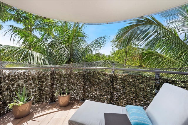 2 of 25 - 2155 Washington Ct 309, Miami Beach, FL