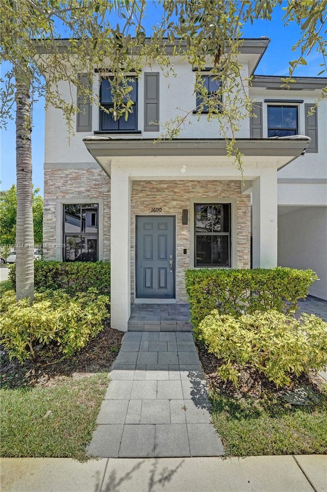 1 of 83 - 1600 Sw 28 Street, Fort Lauderdale, FL