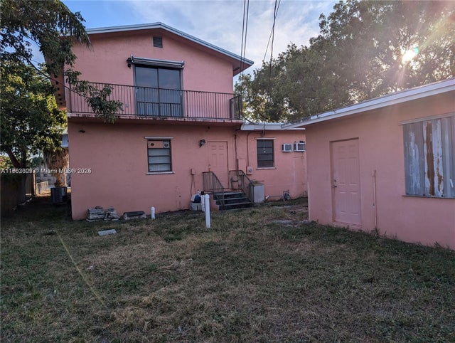 4 of 6 - 1853 Taft St, Hollywood, FL