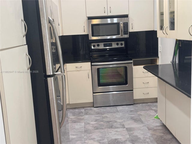 2 of 36 - 5005 Collins Ave 715, Miami, FL