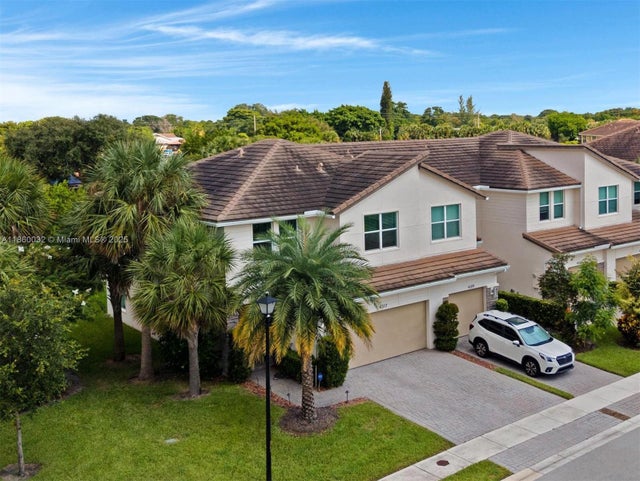 1 of 35 - 4317 Lago Dr, Deerfield Beach, FL