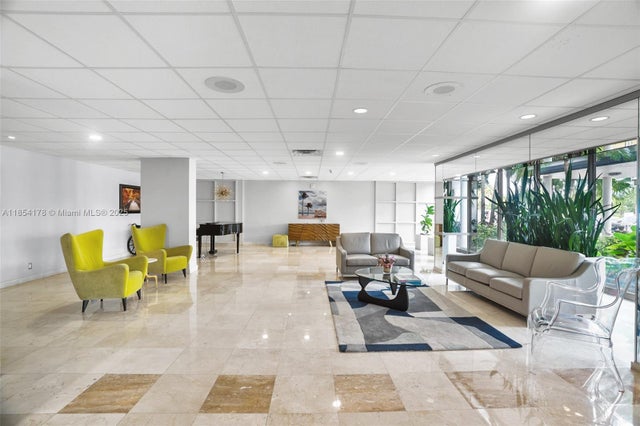 2 of 35 - 4350 Hillcrest Dr 118, Hollywood, FL