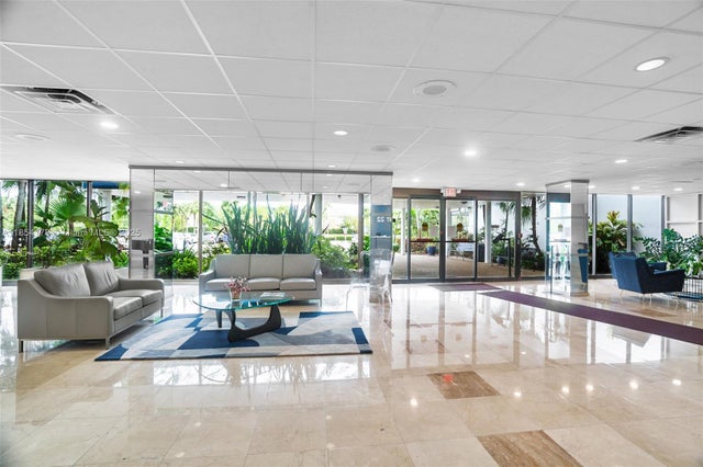 3 of 35 - 4350 Hillcrest Dr 118, Hollywood, FL