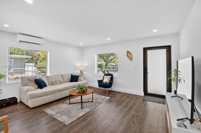 4 of 27 - 360 Nw 136th St, North Miami, FL
