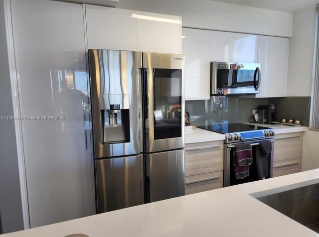 2 of 13 - 19501 W Country Club Dr 1508, Aventura, FL