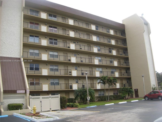 1 of 12 - 3150 W Rolling Hills Cir 601, Davie, FL