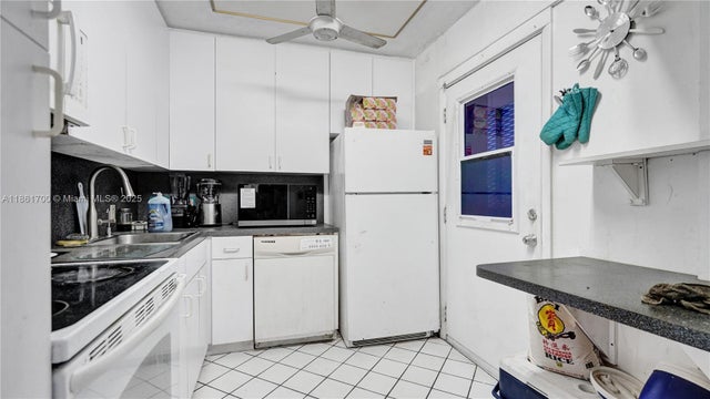 4 of 41 - 3101 N Country Club Dr 401, Aventura, FL