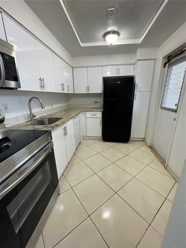 4 of 14 - 447 Ne 195th St 317, Miami, FL