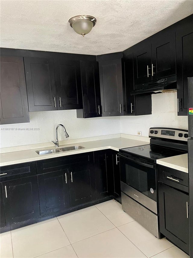 1 of 7 - 445 Ne 195th St 326, Miami, FL