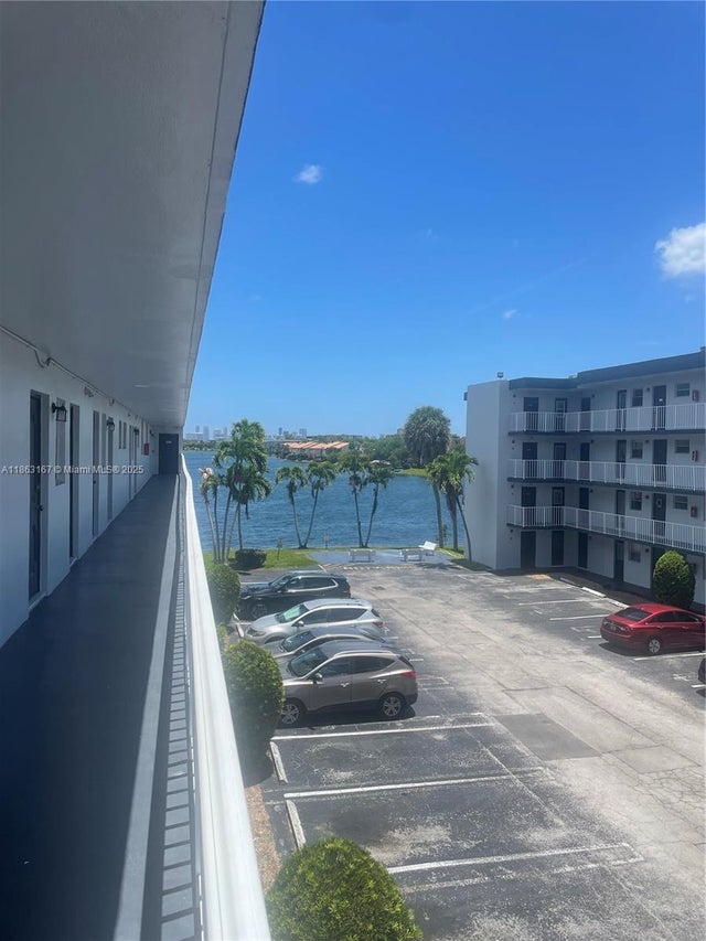 3 of 7 - 445 Ne 195th St 326, Miami, FL