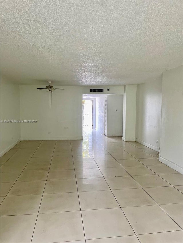 5 of 7 - 445 Ne 195th St 326, Miami, FL