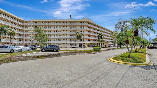 1 of 38 - 2905 Point East Dr L514, Aventura, FL