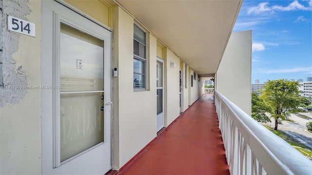 2 of 38 - 2905 Point East Dr L514, Aventura, FL