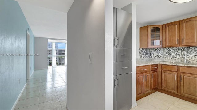 3 of 38 - 2905 Point East Dr L514, Aventura, FL