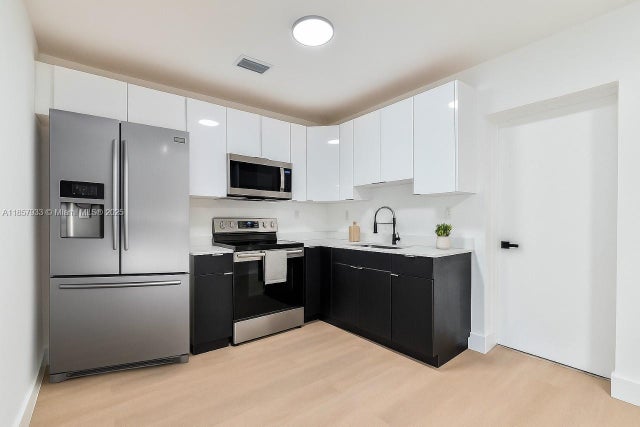 4 of 26 - 1366 Nw 75th St, Miami, FL