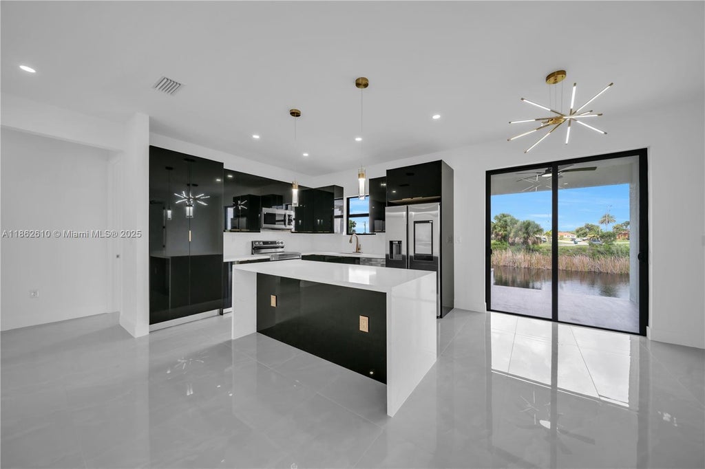 3821 Nw 38th Ave, Cape Coral