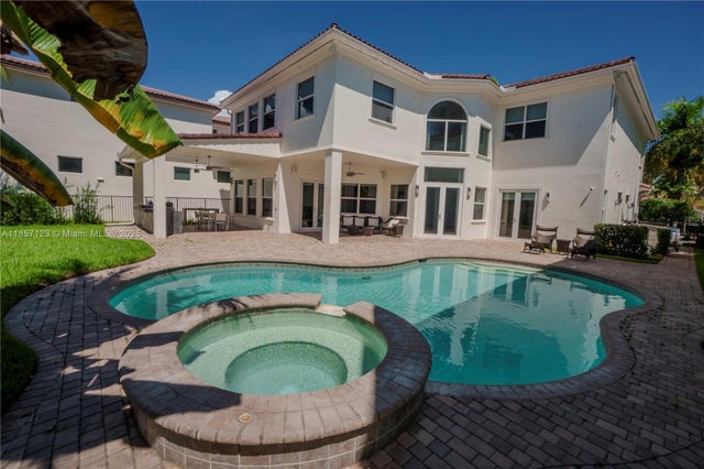 1 of 34 - 822 Meridian Ln, Hollywood, FL