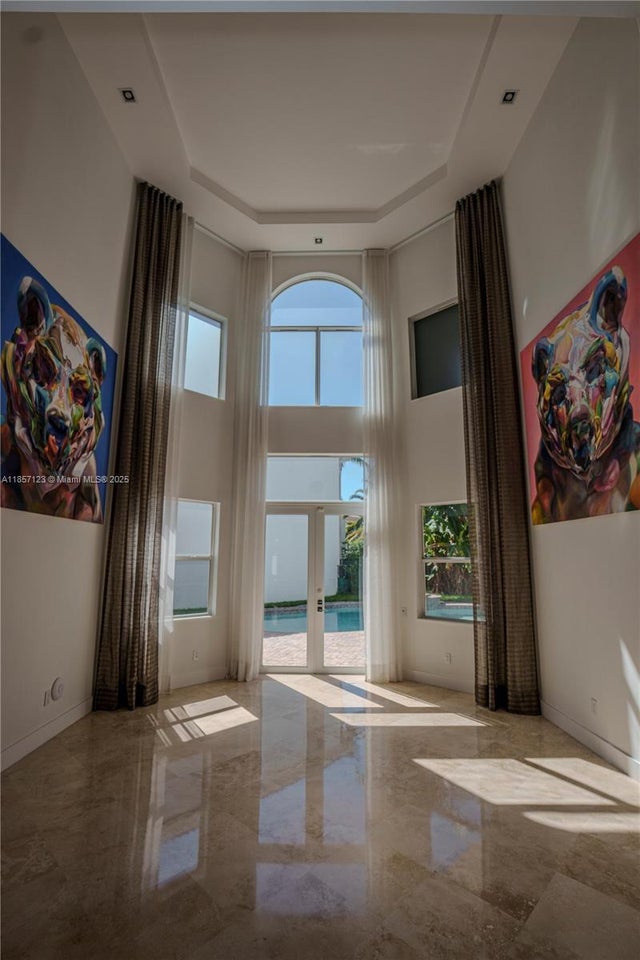 5 of 34 - 822 Meridian Ln, Hollywood, FL