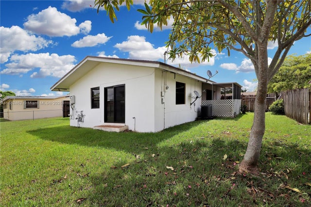 2 of 25 - 15840 Sw 105th Ct, Miami, FL