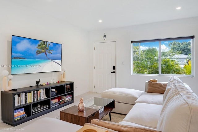 2 of 18 - 149 Nw 89th St, El Portal, FL