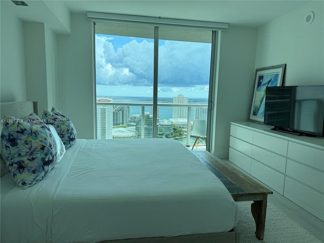 3 of 9 - 500 Brickell Ave 3100, Miami, FL