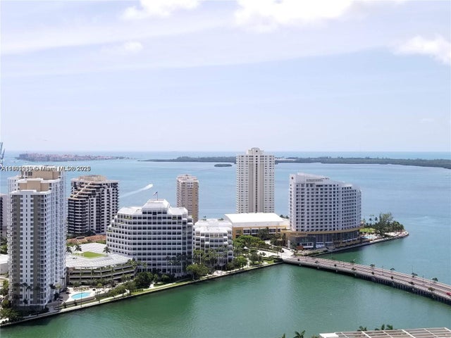 4 of 9 - 500 Brickell Ave 3100, Miami, FL