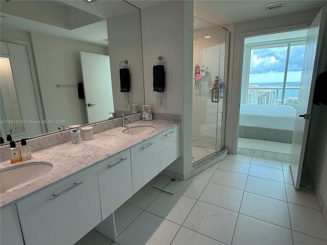 5 of 9 - 500 Brickell Ave 3100, Miami, FL