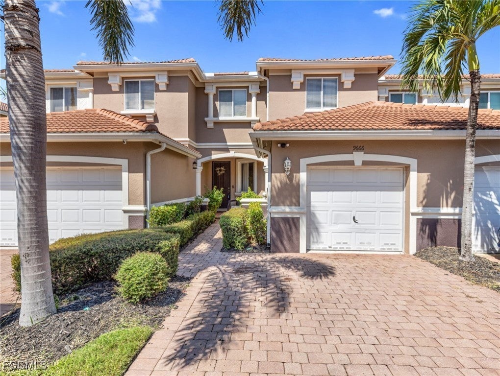 9666 Roundstone Cir, Fort Myers