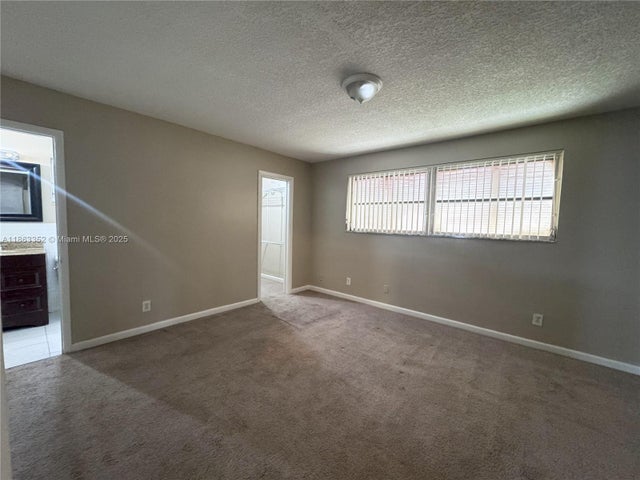 5 of 8 - 2201 N 54th Ave, Hollywood, FL