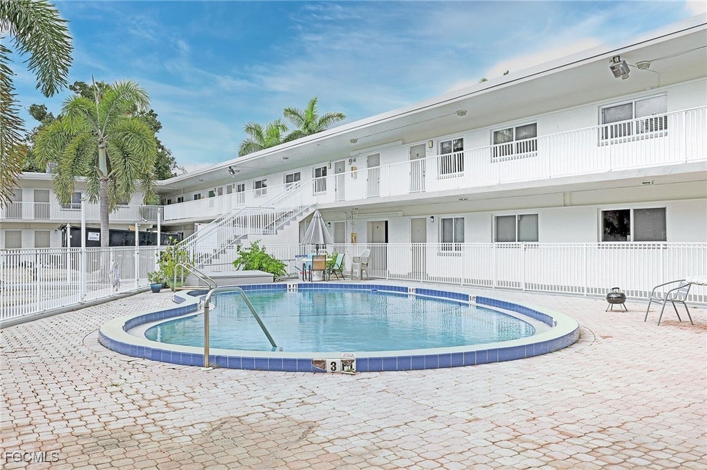 2590 1st St 105, FORT MYERS