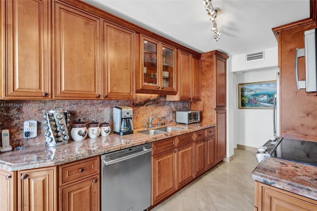 3 of 49 - 322 Buchanan St 810, Hollywood, FL