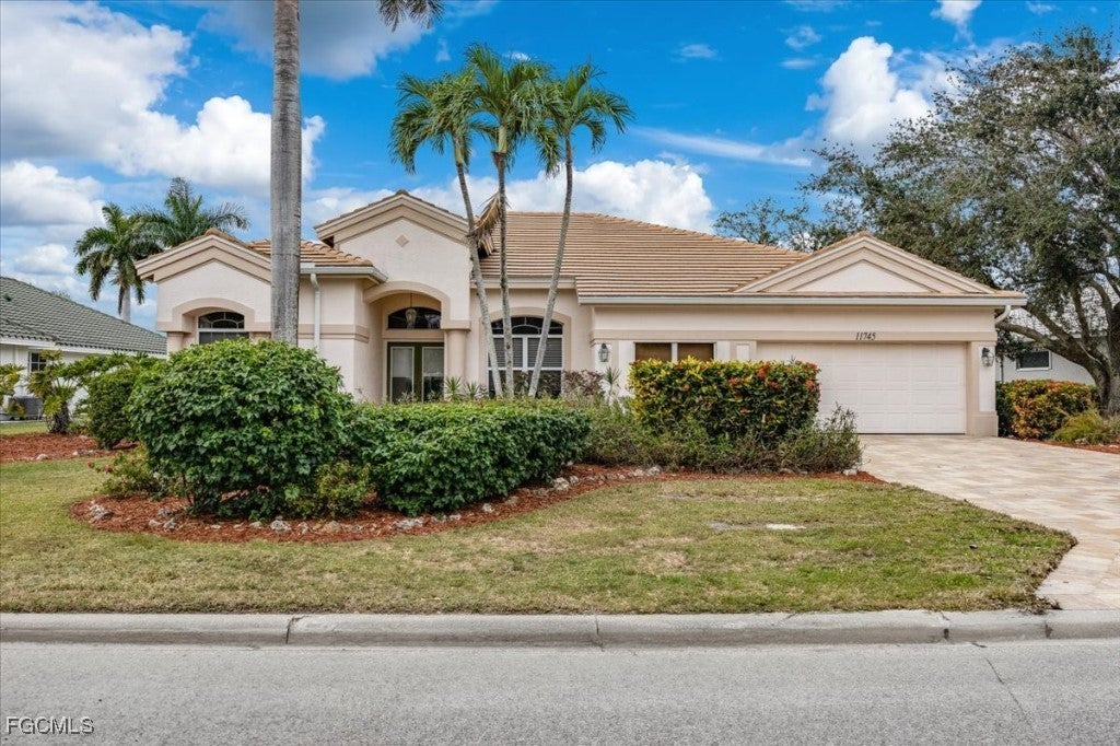 11745 Longshore Way E, NAPLES